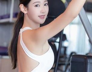 秀人网 - 小海臀Rena私房写真新作：圣诞之下面包和爱的选择