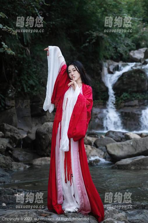 秀人网 - 当小蛮妖_honey遇上丝袜：私拍就是要“别致”
