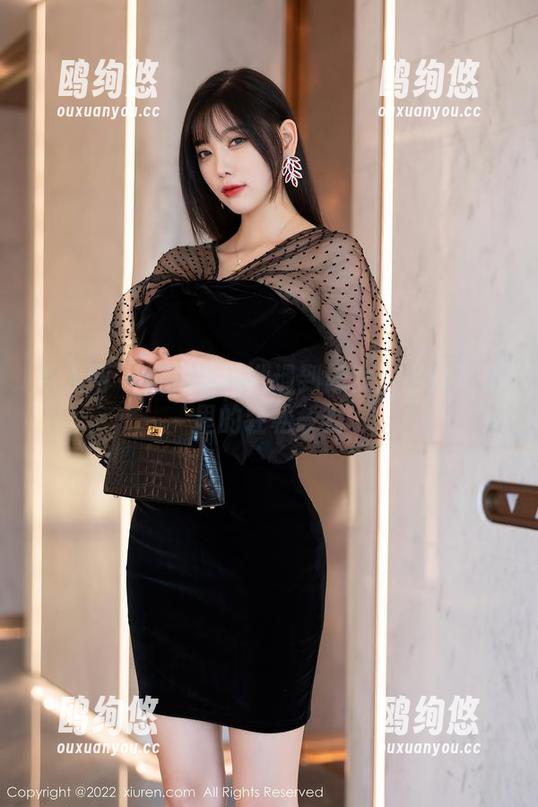 秀人网 - 当抖娘利世遇到修女：私房写真里的轻松一刻