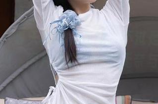 秀人网 - 夏天李雅柔在线，不过是真实与虚幻交织，图片满是淡淡的无奈与期待。
