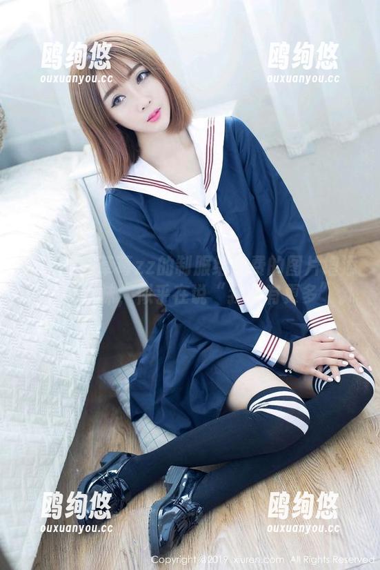 秀人网 - 草莓zz的制服给免费的图片增添了些许暧昧，似乎在说“我还有更多”。