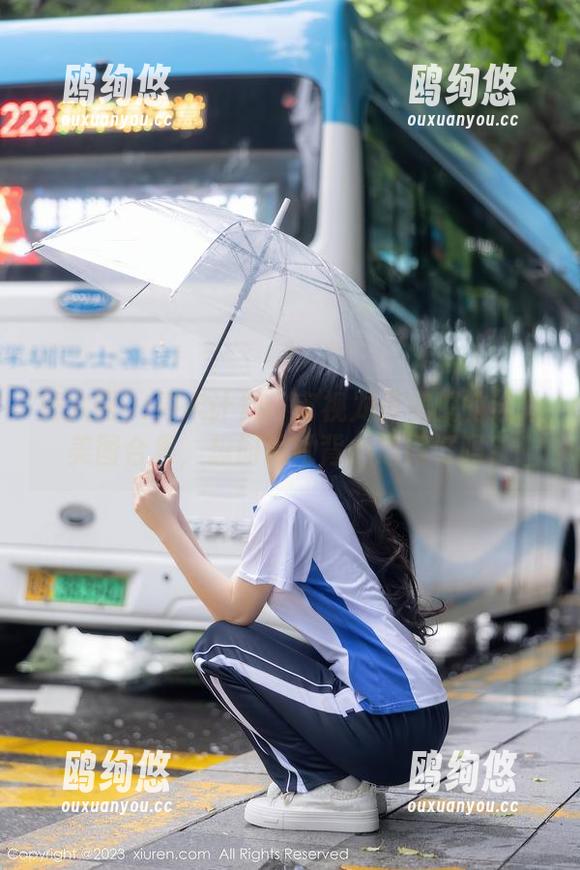 秀人网 - 周末计划：审视龙泽美曦的泳池美图合集，想问问她背心选得好吗？