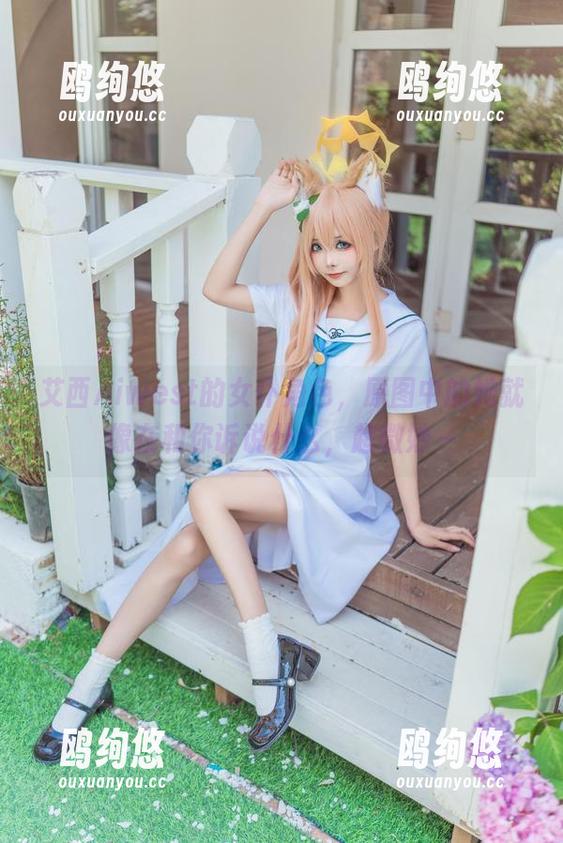 艾西Aiwest的女仆角色，原图中的她就像在和你诉说什么，超微妙～