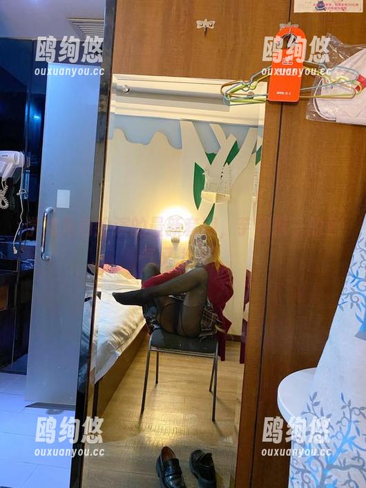 学姐角色扮演的最新套图，芋圆侑子的色气又上天！