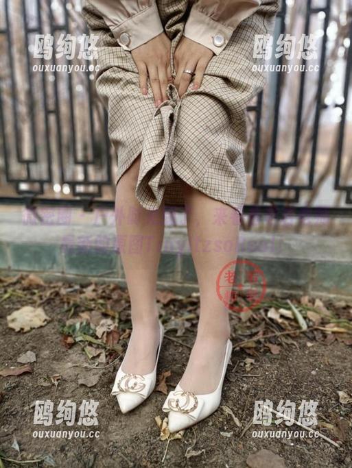 若若老师 微密圈 - 户外时光到了,来看看若若老师最新的原图TinyItzsoReal!