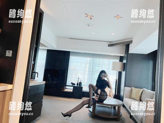 微密圈 - 原图生死时速：在黑丝网洞袜的诱惑下，葛征的抹胸装太好看啦！