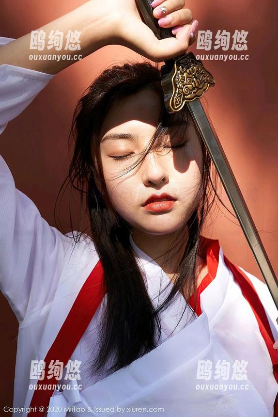 蜜桃社 - 露西Lucy的花嫁图集：谁说婚纱只能白色？