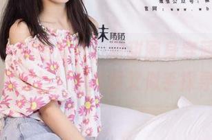 袜啵啵 - 原图直击，甜甜圈身穿薄黑丝（脚尖加固款），图片却又似乎探寻不到。