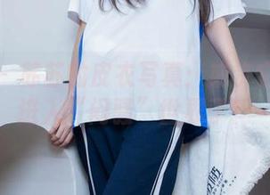 袜啵啵 - 苏苏的皮衣写真：或许它能带你进入“闷骚”世界了？