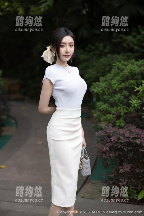 语画界 - cherry绯月樱短裤写真，流行风潮不如答案？