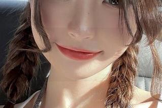 微密圈 - 私房照片里的陈妮妮UNI，教室一角，光影似乎和我比心？
