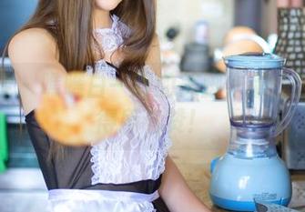 青豆客 - 瞧瞧白一晗的美脚作品：轻松赢得所有赞！