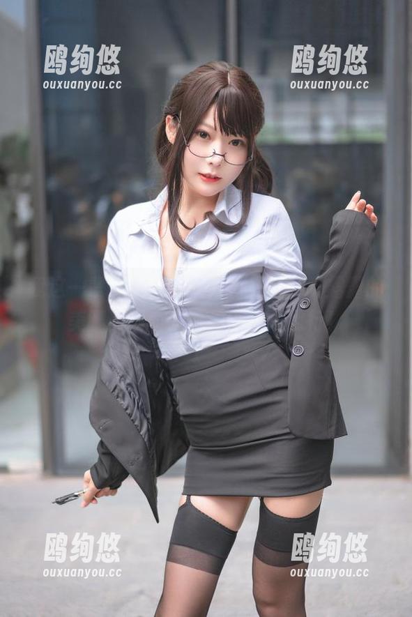 我这一辈子，似乎就为了看香草喵露露的美腿美图而来，果然不虚此行！