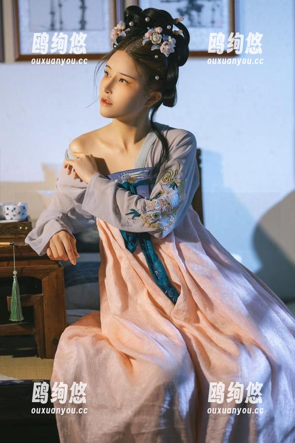 黑色西里里的鹿八岁baby：看得我都想去尝试“黑科技”穿搭。